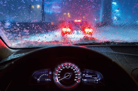 rüyada yağmurda araba sürmek